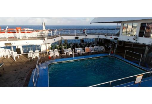 Piscina Lido en el Centro del Barco